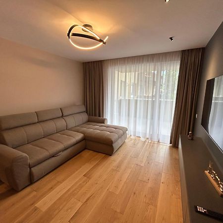 B-Holiday Luxury Apartments Urban Plaza براشوف المظهر الخارجي الصورة