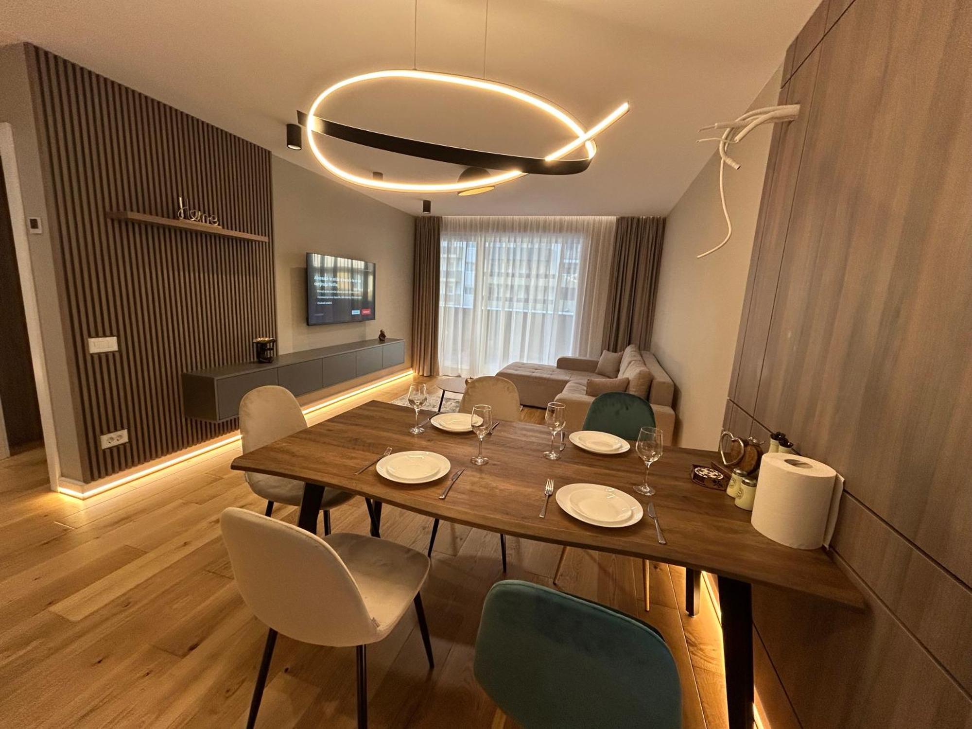 B-Holiday Luxury Apartments Urban Plaza براشوف المظهر الخارجي الصورة